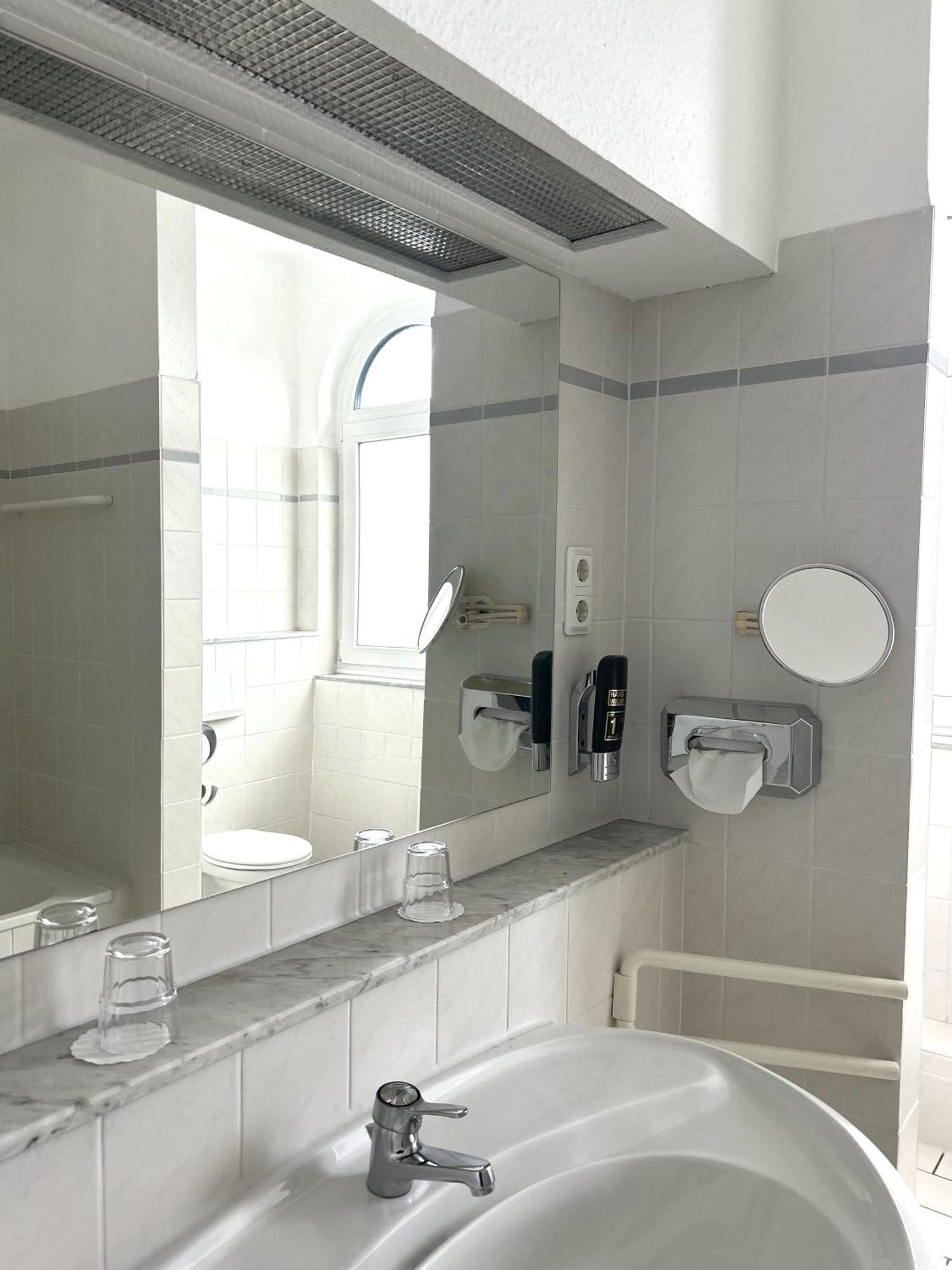 Sure Hotel By Best Western Wilhelmshaven City วิลเฮล์มฮาเฟน ภายนอก รูปภาพ